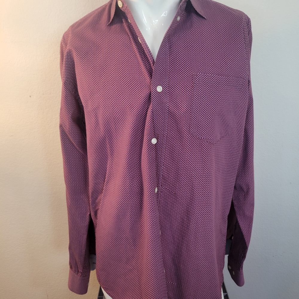 Banana Republic Men's Maroon Patterned Button-Down Shirt